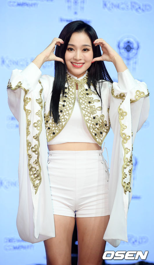 18일 오후 서울 강남구 청담동 일지아트홀에서 걸그룹 드림캐쳐 스페셜 미니앨범 'Raid of Dream' 발매 쇼케이스가 열렸다.드림캐쳐 가현이 무대 위에서 포즈를 취하고 있다./rumi@osen.co.kr