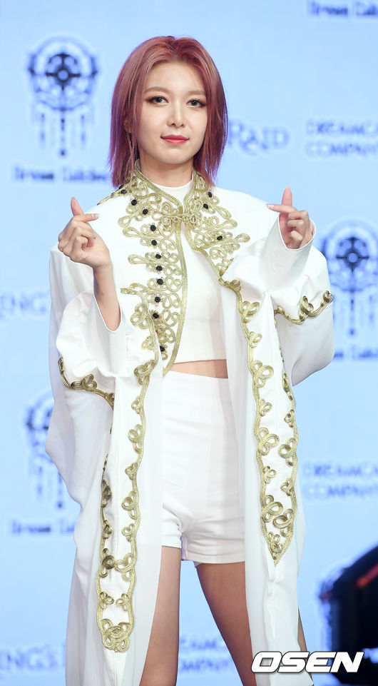 18일 오후 서울 강남구 청담동 일지아트홀에서 걸그룹 드림캐쳐 스페셜 미니앨범 'Raid of Dream' 발매 쇼케이스가 열렸다.드림캐쳐 다미가 무대 위에서 포즈를 취하고 있다./rumi@osen.co.kr