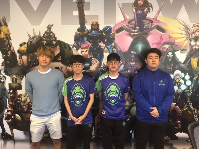 왼쪽부터 황지섭 감독, '짜누' 최현우, '학살' 김효종, '트와일라잇' 이주석. /블리자드 엔터테인먼트 제공.