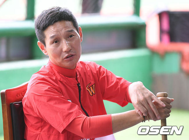 SK 염경엽 감독이 인터뷰를 하고 있다. / youngrae@osen.co.kr