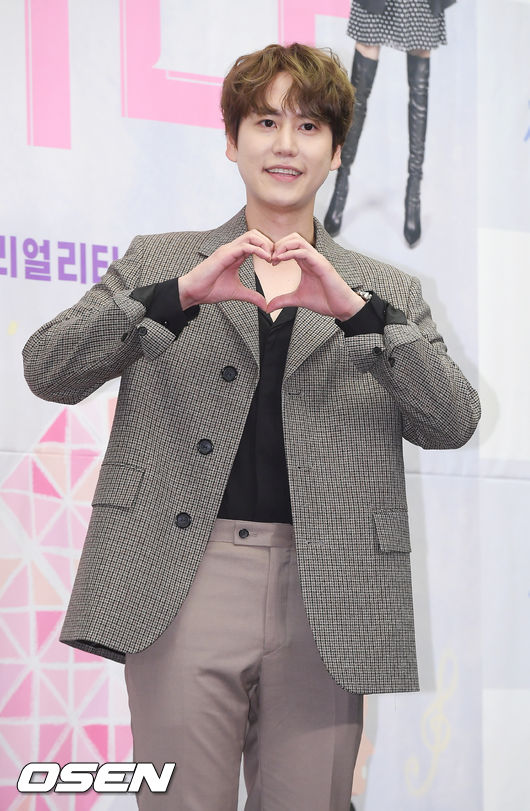 19일 오후 서울 마포구 상암동 스탠포드호텔 서울 그랜드볼룸에서 XtvN ‘노래에 반하다’ 제작발표회가 열렸다.  규현이 기자회견중 환하게 웃고 있다./ rumi@osen.co.kr