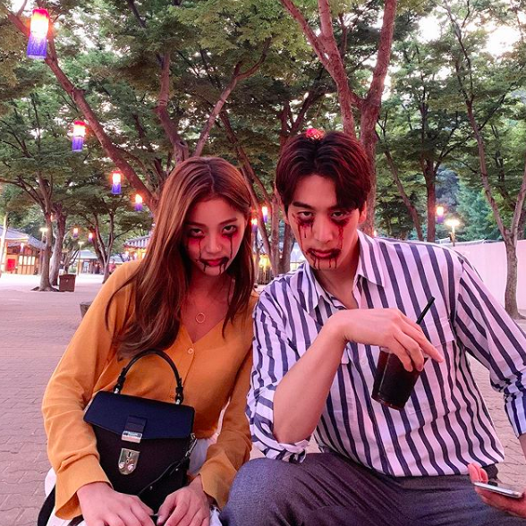 [사진=오창석 SNS] 배우 오창석(오른쪽)과 연인 이채은이 '연애의 맛' 시즌2 마지막 방송 시청을 독려했다.