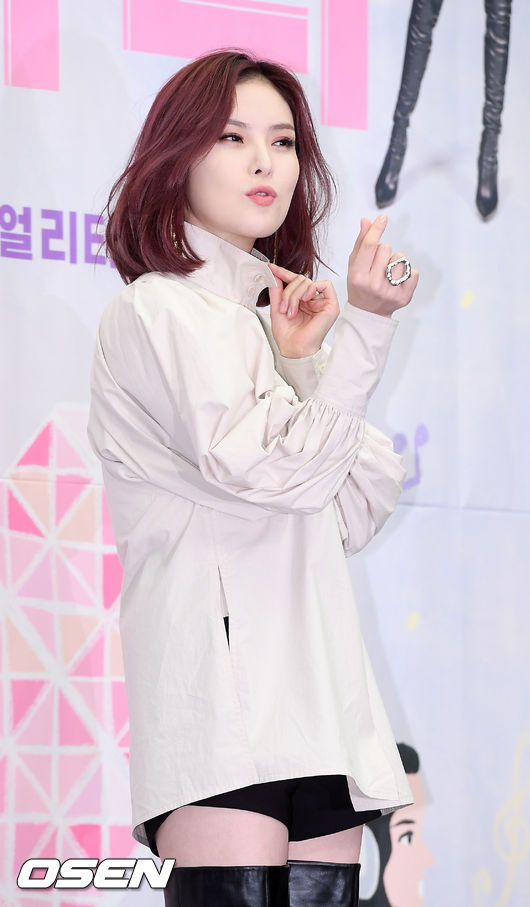 19일 오후 서울 마포구 상암동 스탠포드호텔 서울 그랜드볼룸에서 XtvN ‘노래에 반하다’ 제작발표회가 열렸다.  거미가 무대 위에서 포즈를 취하고 있다./ rumi@osen.co.kr