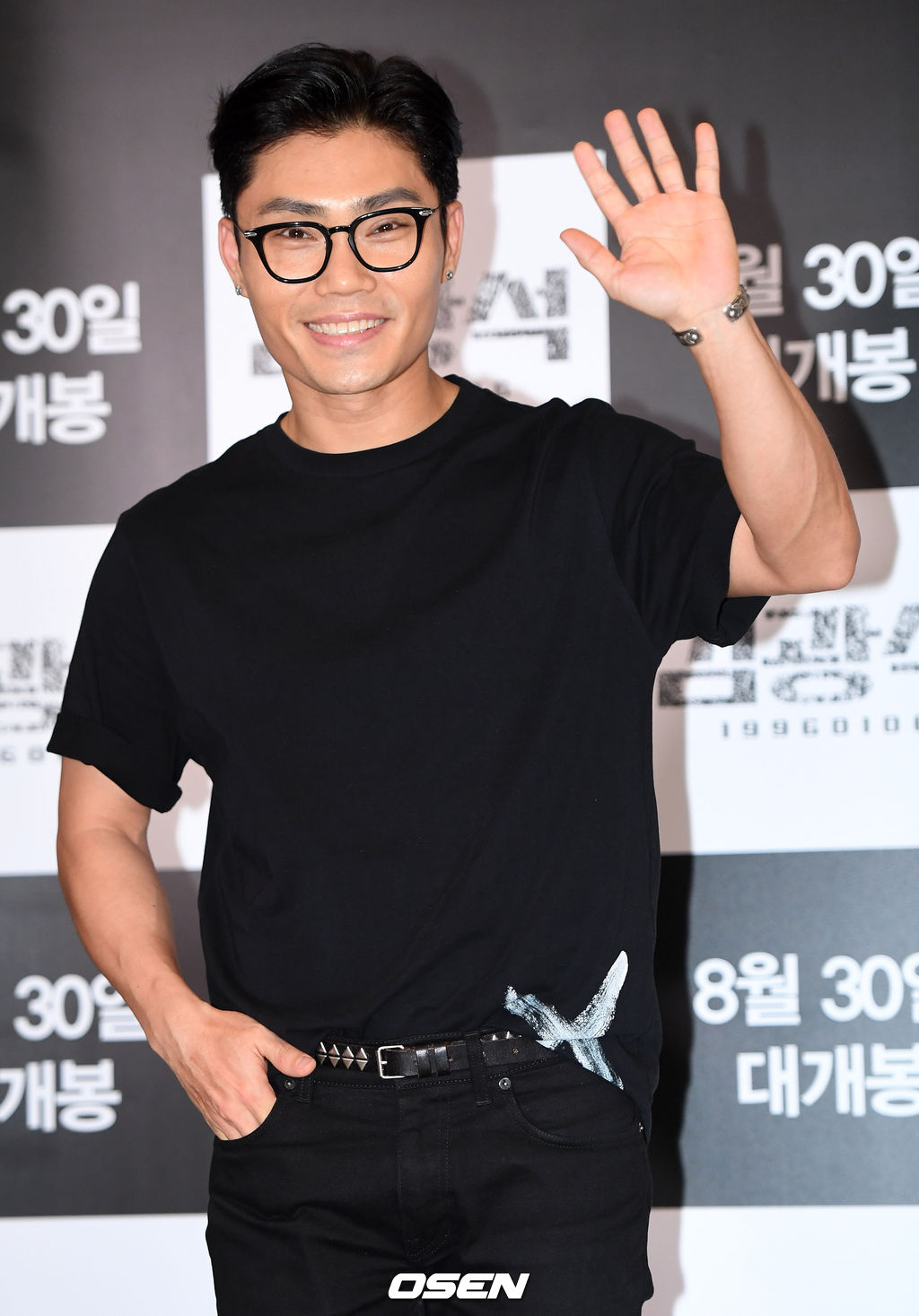 가수 김범수가 16일 오후 서울 자양동 롯데시네마 건대입구에서 열린 영화 '김광석'(감독 이상호) VIP시사회에 참석해 포즈를 취하고 있다./dreamer@osen.co.kr