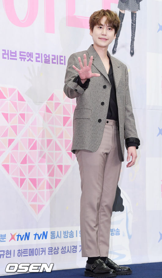 19일 오후 서울 마포구 상암동 스탠포드호텔 서울 그랜드볼룸에서 XtvN ‘노래에 반하다’ 제작발표회가 열렸다.  규현이 기자회견중 환하게 웃고 있다./ rumi@osen.co.kr