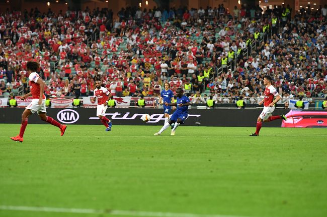2018-19 시즌 UEFA 유로파 리그 결승전 경기를 치르고 있는 첼시와 아스널.