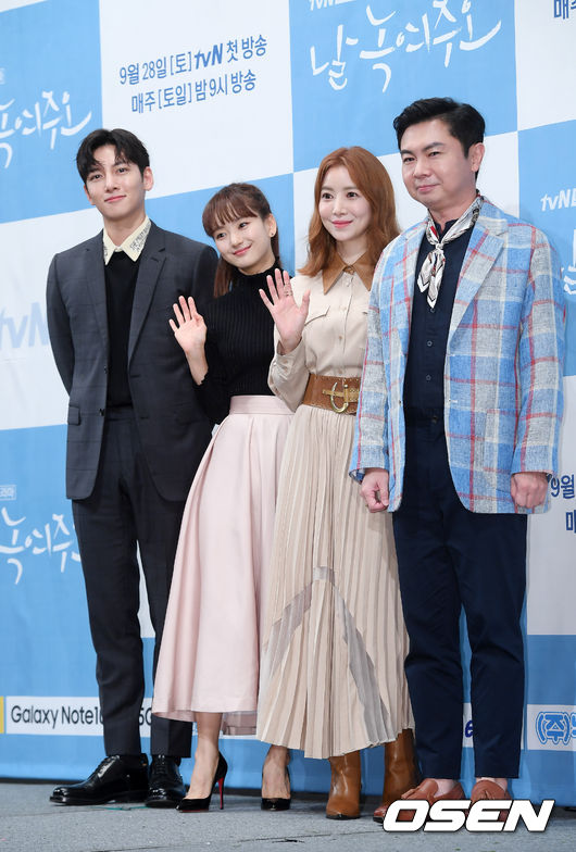 20일 오후 서울 강남구 논현동 임피리얼 팰리스 서울 셀리나홀에서 tvN 새 토일드라마 '날 녹여주오' 제작발표회가 열렸다.  배우 지창욱과 원진아, 윤세아, 임원희가 포즈를 취하고 있다. /rumi@osen.co.kr