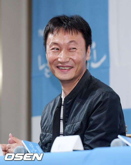 20일 오후 서울 강남구 논현동 임피리얼 팰리스 서울 셀리나홀에서 tvN 새 토일드라마 '날 녹여주오' 제작발표회가 열렸다.  신우철 PD가 기자회견 중 미소짓고 있다. /rumi@osen.co.kr