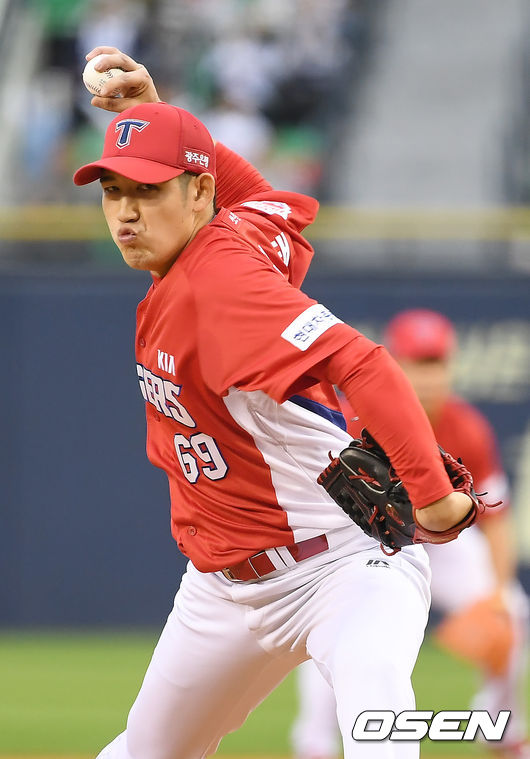 21일 오후 서울 잠실 야구장에서 '2019 신한은행 MY CAR KBO리그' 두산 베어스와 KIA 타이거즈의 경기가 열렸다.1회말 KIA 박진태가 역투하고 있다. / youngrae@osen.co.kr