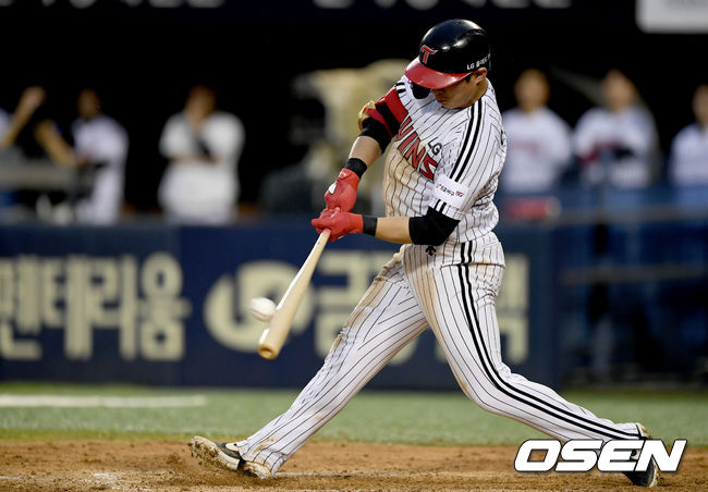 4회말 2사 2루 상황 LG 오지환이 1타점 적시타를 날리고 있다./ksl0919@osen.co.kr