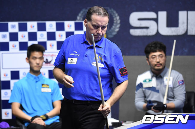 22일 서울 강서구 더 넥센 유니버시티에서 '2019 서울 서바이벌 3쿠션 마스터즈' 준결승전이 진행됐다.에디 맥스가 경기를 치르고 있다. /youngrae@osen.co.kr