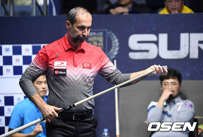 22일 서울 강서구 더 넥센 유니버시티에서 '2019 서울 서바이벌 3쿠션 마스터즈' 준결승전이 진행됐다.  세미 사이그너가 경기를 치르고 있다. /youngrae@osen.co.kr