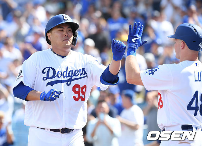 5회말 선두타자로 나선 류현진이 동점 솔로 홈런을 치고 있다. / soul1014@osen.co.kr