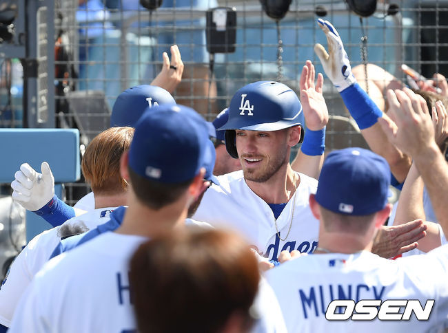 5회말 선두타자로 나선 류현진이 동점 솔로 홈런을 치고 있다. / soul1014@osen.co.kr