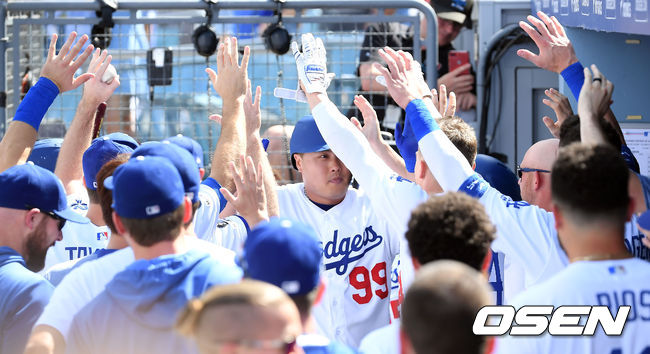 5회말 선두타자로 나선 류현진이 동점 솔로 홈런을 치고 있다. / soul1014@osen.co.kr