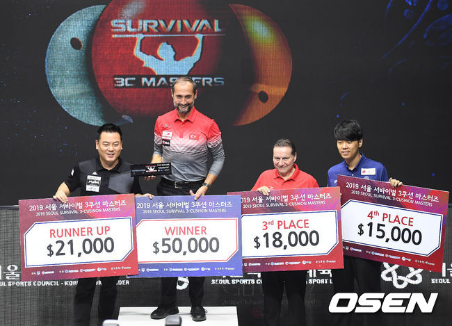 좌측부터 준우승 조재호, 우승 세미 사이그너 3위 에디 멕스, 4위 김행직이 포토타임을 갖고 있다. /youngrae@osen.co.kr