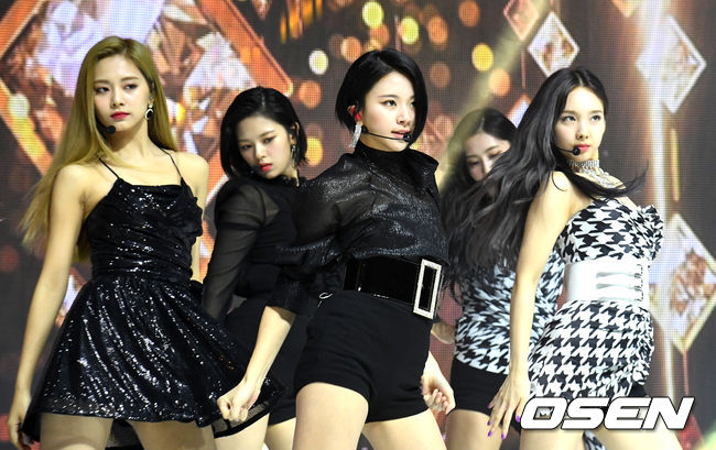 트와이스가 무대를 선보이고 있다. /jpnews@osen.co.kr