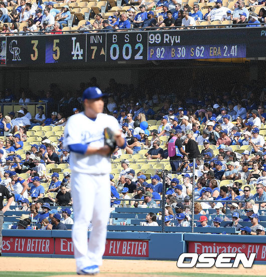 5회말 선두타자로 나선 류현진이 동점 솔로 홈런을 치고 있다. / soul1014@osen.co.kr
