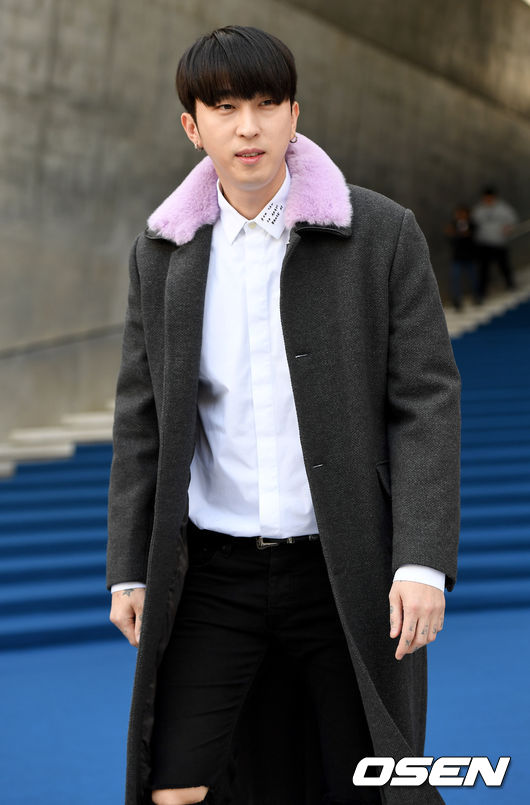 가수 슬리피가 키미제이 쇼에 참석해 포즈를 취하고 있다. /dreamer@osen.co.kr