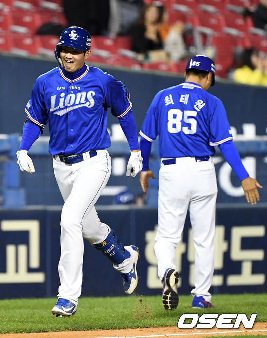 8회초 1사 1루 상황 삼성 구자욱이 달아나는 투런포를 날리고 그라운드를 돌며 기뻐하고 있다. /dreamer@osen.co.kr