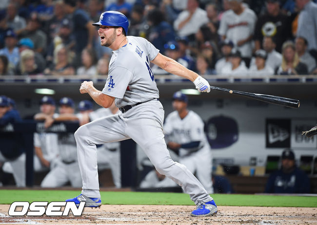 2회초 1사 다저스 힐이 2루타를 날리고 있다. / soul1014@osen.co.kr