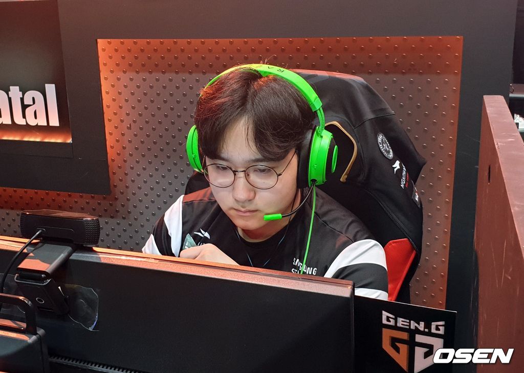 젠지의 '에스더' 고정완.