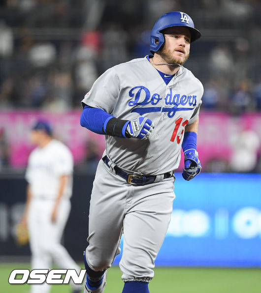 3회초 2사 만루 다저스 먼시가 만루 홈런을 날리고 베이스를 돌고 있다. / soul1014@osen.co.kr