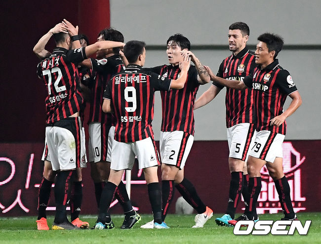 전반 FC서울 황현수가 선제골을 작렬시킨 뒤 동료들과 기뻐하고 있다. /dreamer@osen.co.kr