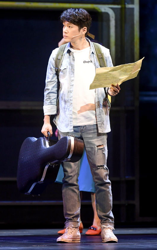 뮤지컬배우 송창의가 공연을 하고 있다./ksl0919@ose.co.kr