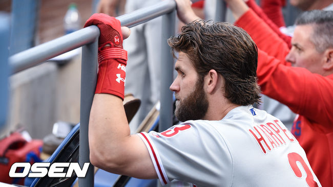 1회초 하퍼가 커쇼의 투구를 지켜보고 있다. / soul1014@osen.co.kr