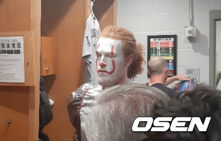 삐에로 분장으로 인터뷰 중인 더스틴 메이. /waw@osen.co.kr