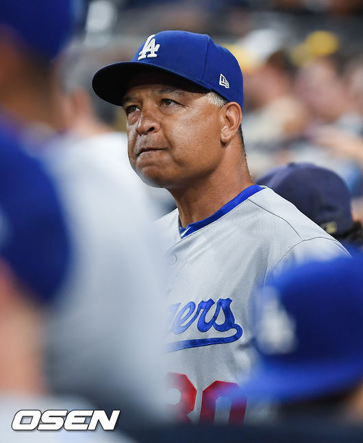 1회말 2사 1,3루 위기에서 다저스 로버츠 감독이 어두운 표정을 짓고 있다. / soul1014@osen.co.kr