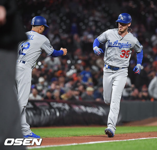 2회초 다저스 선두타자 벨린저가 선취 솔로홈런을 날리고 있다. / soul1014@osen.co.kr