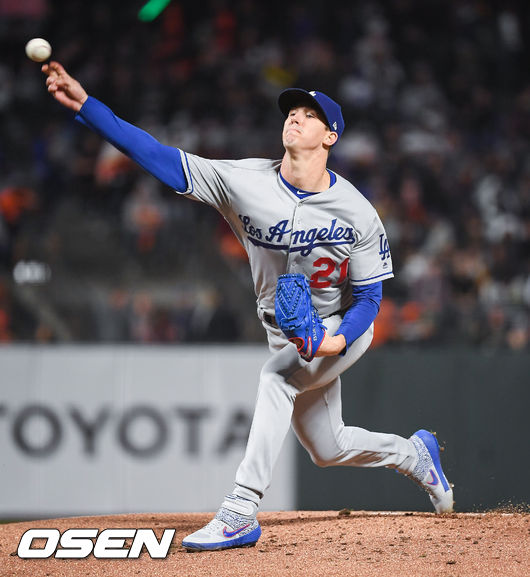 1회말 다저스 선발투수 뷸러가 역투하고 있다. / soul1014@osen.co.kr