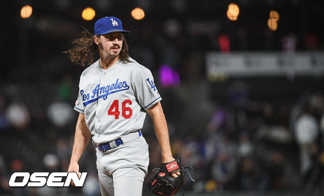 8회말 2사 만루 다저스 곤솔린이 생각에 잠겨 있다. / soul1014@osen.co.kr