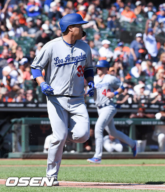 5회초 2사 3루 다저스 류현진이 선취 1타점 적시타를 날리고 있다 / soul1014@osen.co.kr