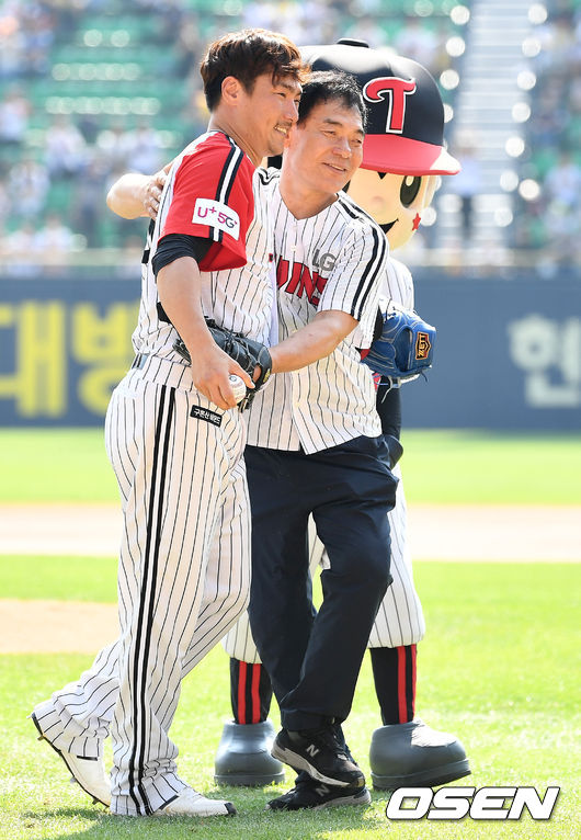 2001년 입단한 이동현은 통산 700경기에서 910이닝을 던지며 53승 47패 113홀드 41세이브 평균자책점 4.06을 기록했다. LG가 준우승을 차지한 2002년에는 78경기에서 124.2이닝을 던지며 8승 3패 7세이브 6홀드 평균자책점 2.67로 맹활약했다.  /dreamer@osen.co.kr