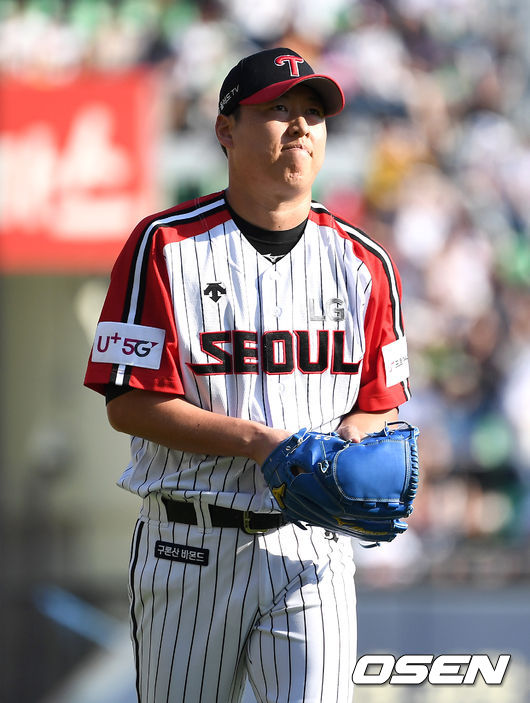 5회초 두산 공격을 막아낸 LG 투수 차우찬이 더그아웃으로 향하고 있다. /dreamer@osen.co.kr