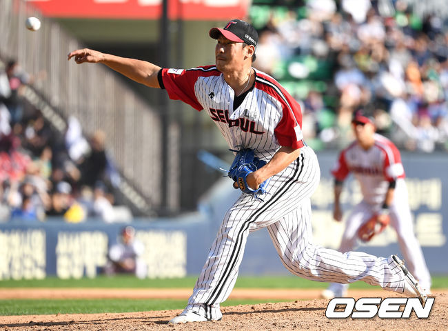 7회초 마운드에 오른 LG 투수 이동현이 힘차게 공을 뿌리고 있다. /dreamer@osen.co.kr