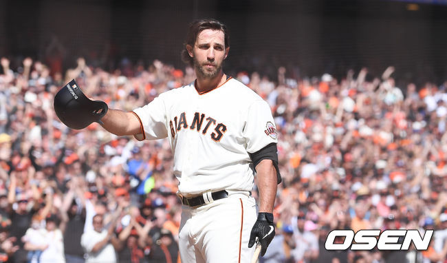 5회말 2사 샌프란시스코 범가너가 대타로 등장해 팬들에게 인사를 하고 있다.  / soul1014@osen.co.kr