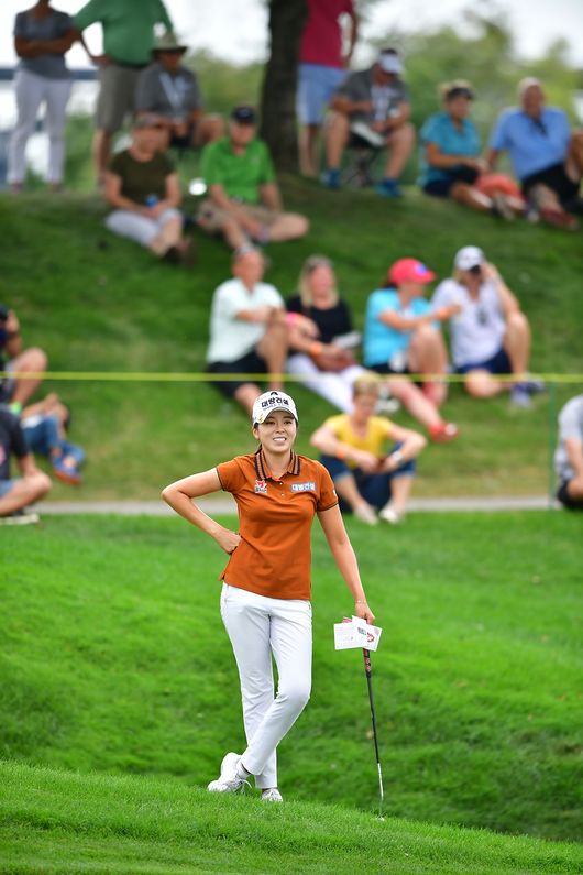 허미정이 3라운드 경기 도중 플레이를 기다리며 활짝 웃고 있다. /Gabe Roux 제공.