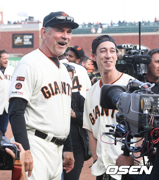 은퇴하는 보치 감독이 린스컴과 이야기를 나누고 있다. / soul1014@osen.co.kr