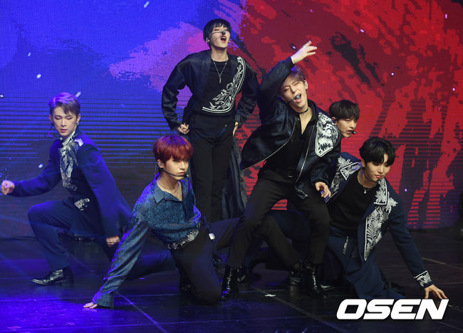 원어스가 화려한 무대를 선보이고 있다./rumi@osen.co.kr