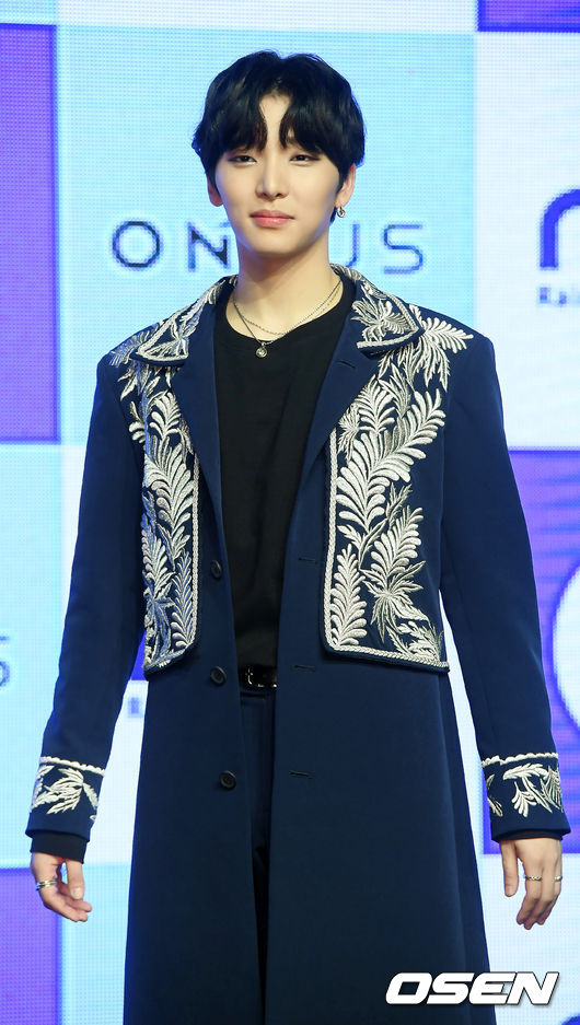 원어스 서후가 무대 위에서 포즈를 취하고 있다./rumi@osen.co.kr