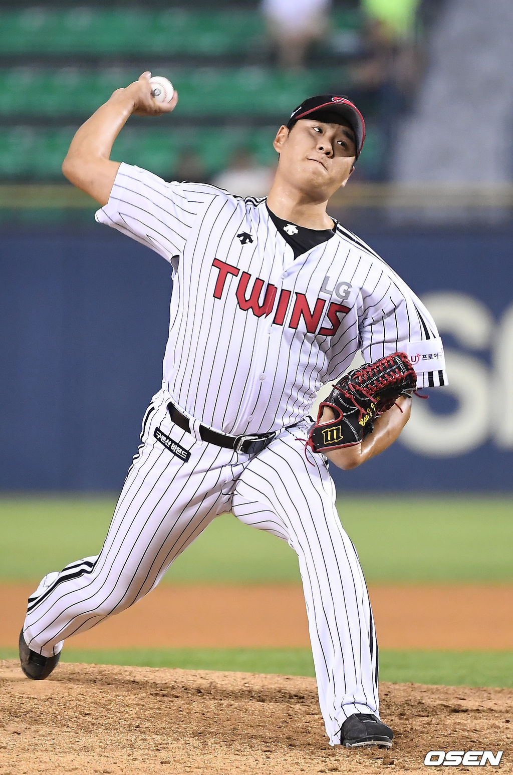 6회초 LG 배재준이 역투하고 있다. /youngrae@osen.co.kr