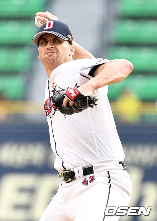 두산 선발 후랭코프가 힘차게 공을 뿌리고 있다. /dreamer@osen.co.kr
