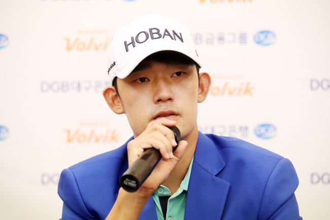 지난달 29일 대구경북오픈 우승 이후 기자회견을 갖고 있는 김비오.