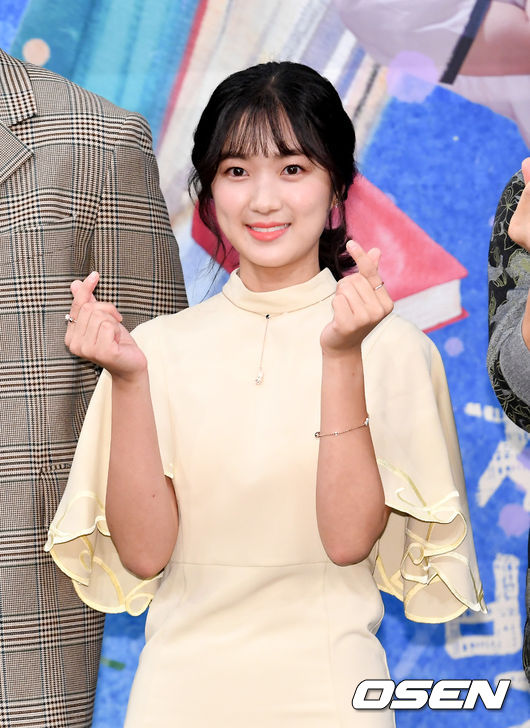 배우 김혜윤이 포토타임을 하고 있다. /jpnews@osen.co.kr