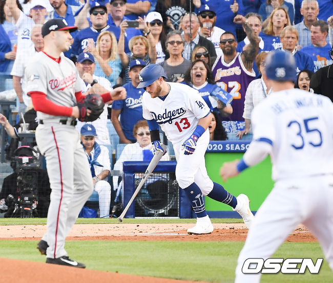 1회말 2사 만루 다저스 먼시가 워싱턴 코빈에게 밀어내기 볼넷으로 출루하고 있다./ soul1014@osen.co.kr