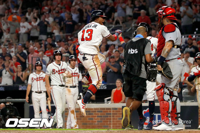 [사진] 홈런을 치고 기뻐하는 로날드 아쿠나 주니어 /ⓒGettyimages(무단전재 및 재배포 금지)